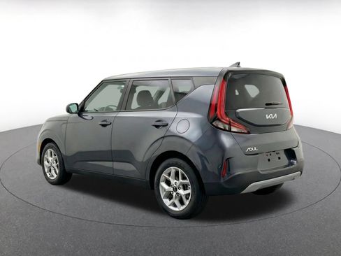 Used 2025 Kia Soul LX w/ LX Technology Package FWD image 7