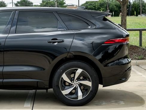 Used 2026 Jaguar F-PACE R-Dynamic S AWD/4WD image 15