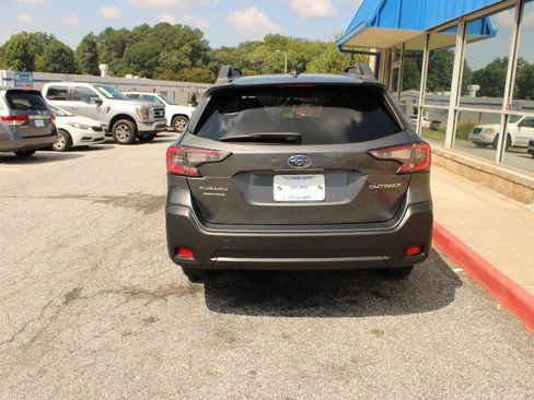 Used 2023 Subaru Outback Premium AWD/4WD image 5