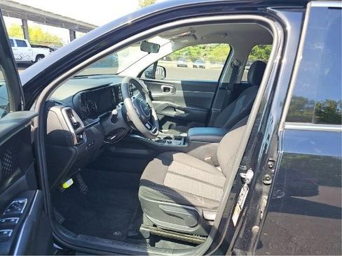 Used 2023 Kia Sorento LX FWD image 4