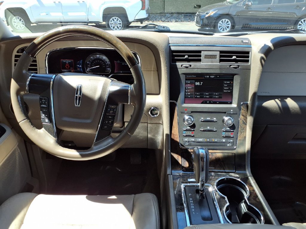 Used 2015 Lincoln Navigator 2WD image 23