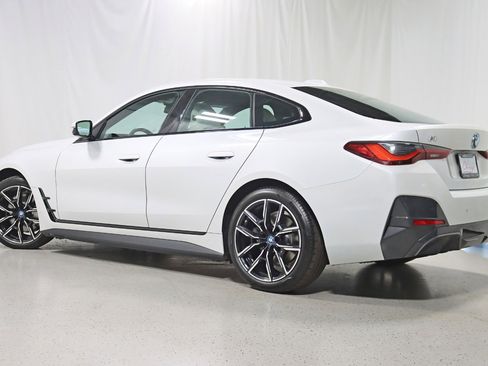 Used 2022 BMW i4 eDrive40 w/ M Sport Package image 9