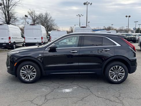 Used 2024 Cadillac XT4 Premium Luxury image 2