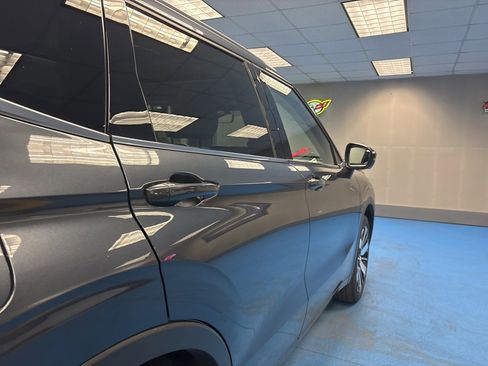 Used 2025 Mitsubishi Outlander SEL image 6