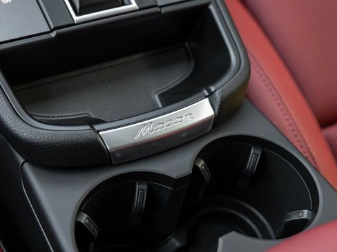 Certified 2026 Porsche Macan image 27