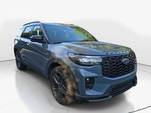 Used 2025 Ford Explorer ST RWD image 3