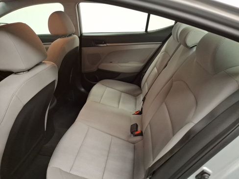 Used 2018 Hyundai Elantra SE image 14