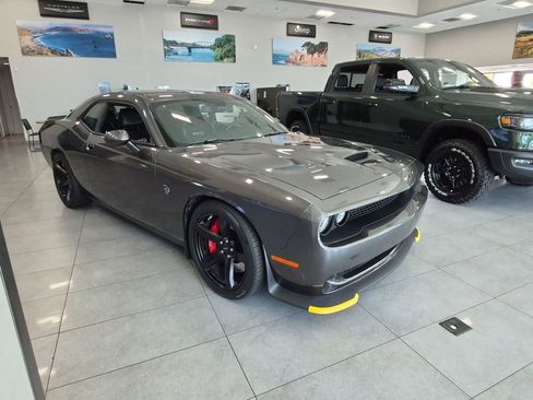 Used 2017 Dodge Challenger SRT Hellcat RWD image 1