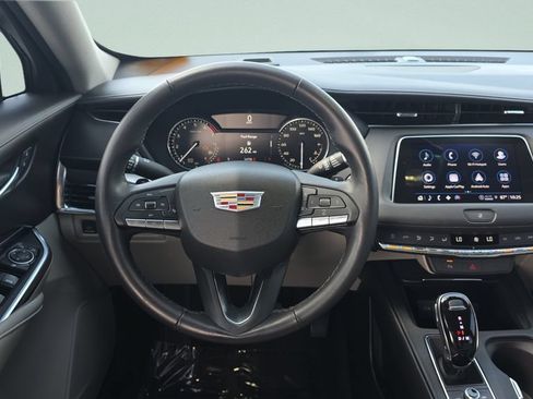 Used 2023 Cadillac XT4 Luxury FWD image 12