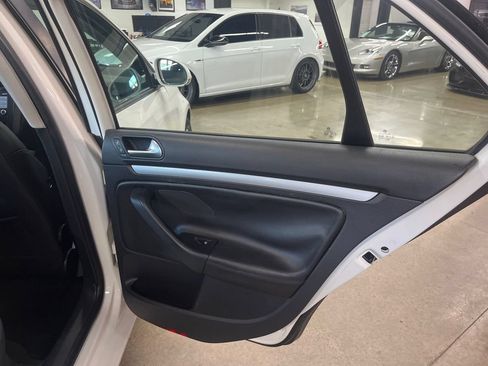 Used 2010 Volkswagen Jetta Limited Edition FWD image 48