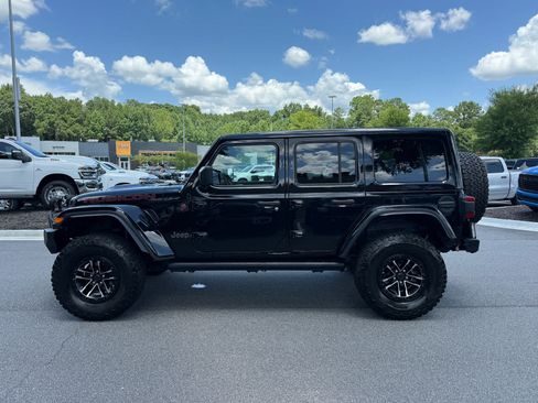 Used 2024 Jeep Wrangler Unlimited Rubicon AWD/4WD image 2