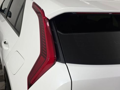 Certified 2025 Kia Niro EX Touring image 38