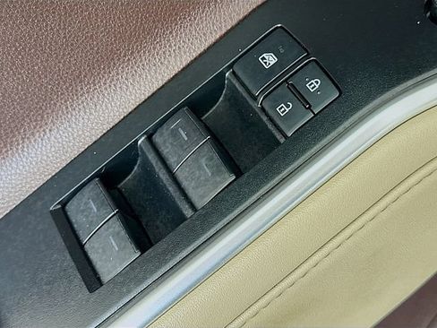 Used 2021 Toyota Highlander XLE AWD/4WD image 20
