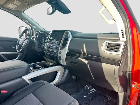 Used 2020 Nissan Titan SV w/ SV Convenience Package image 27