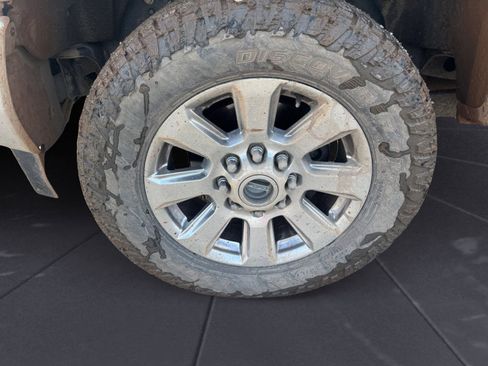 Used 2017 Ford F250 Platinum w/ FX4 Off-Road Package image 14