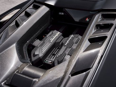 Used 2025 Lamborghini Revuelto image 21