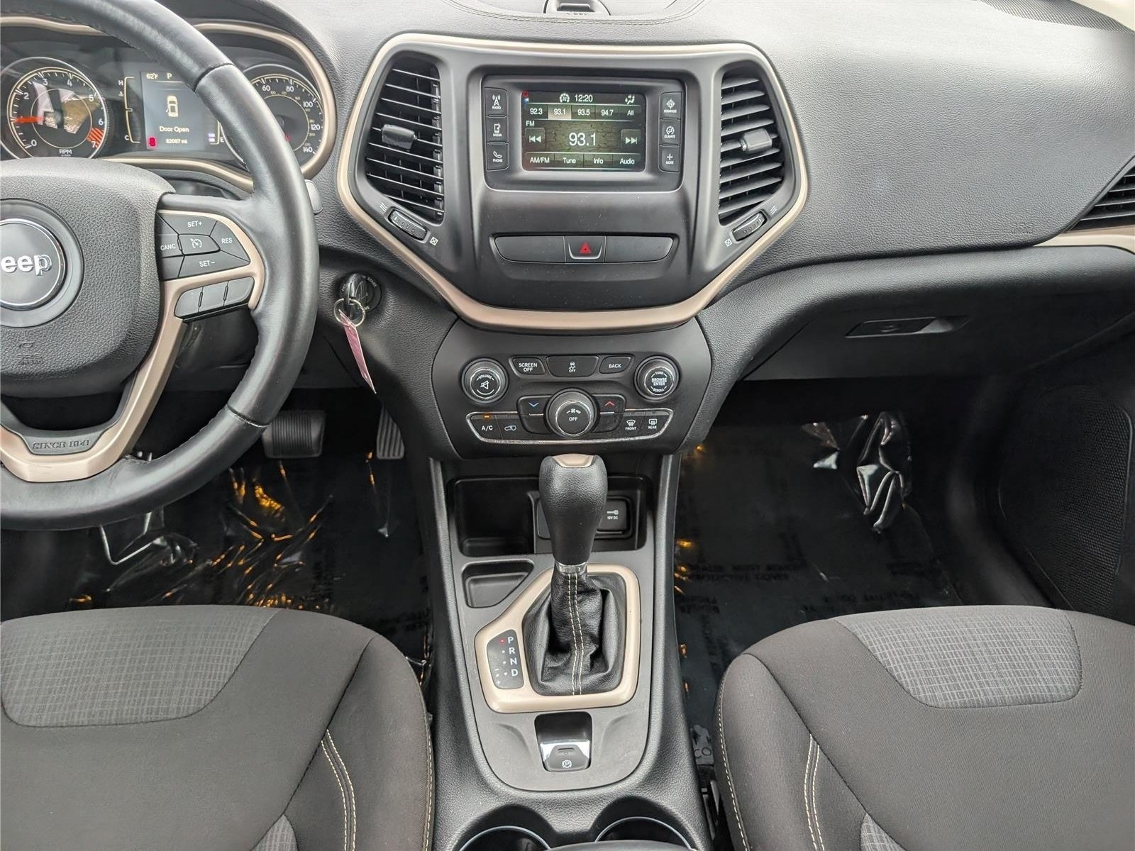 Used 2015 Jeep Cherokee Latitude FWD image 17
