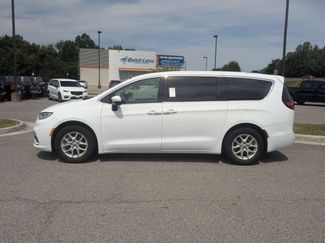 Used 2023 Chrysler Pacifica Touring-L FWD video 2