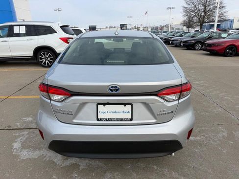 Used 2023 Toyota Corolla LE image 3