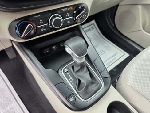 Used 2023 Kia Soul LX w/ LX Technology Package FWD image 18