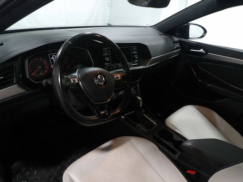 Used 2020 Volkswagen Jetta R-Line w/ R-Line Cold Weather Package FWD image 9
