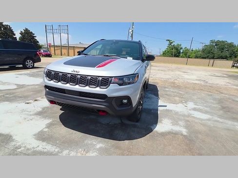 Used 2024 Jeep Compass Trailhawk AWD/4WD image 44