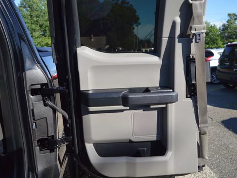 Used 2016 Ford F150 XL w/ Equipment Group 101A Mid AWD/4WD image 23