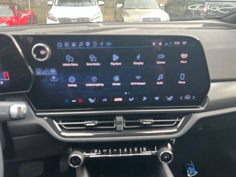 Used 2024 Chevrolet Equinox EV RS FWD image 11