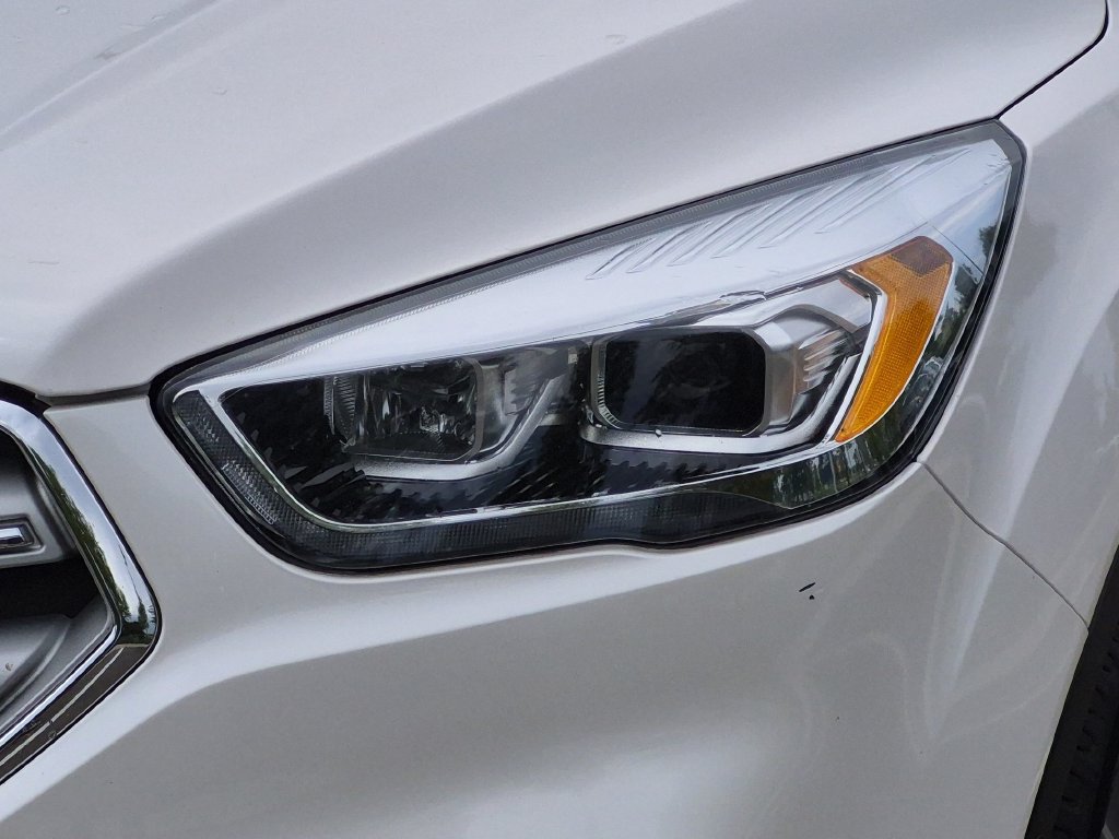 Used 2018 Ford Escape Titanium w/ Ford Safe & Smart Package FWD image 9
