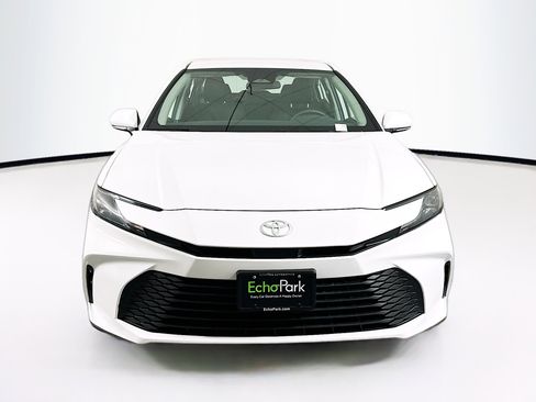 Used 2025 Toyota Camry LE image 2