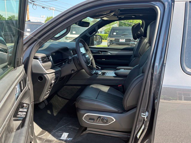 New 2026 Jeep Grand Wagoneer 4WD w/ Premium Group I image 16