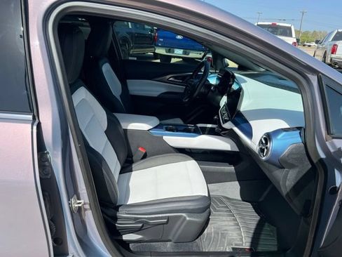 Used 2025 Chevrolet Equinox EV LT FWD image 19