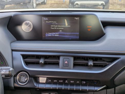 Used 2022 Lexus UX 200 w/ Accessory Package (Z1) FWD image 17