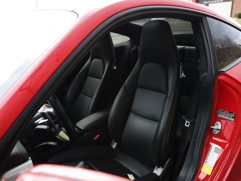 Used 2019 Porsche 911 Carrera 4 image 2