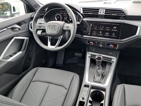New 2025 Audi Q3 2.0T Premium image 31