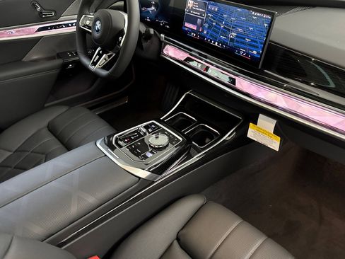 Used 2026 BMW i7 xDrive60 w/ Executive Package RWD image 28