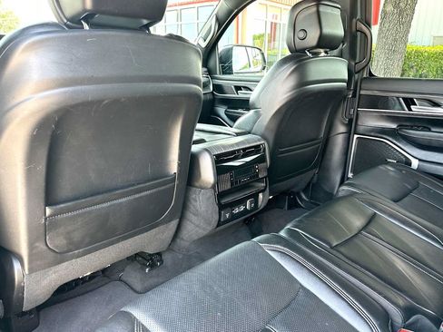 Used 2023 Jeep Wagoneer L Series II AWD/4WD image 24
