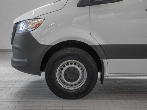 Used 2025 Mercedes-Benz Sprinter 2500 image 4