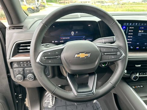 Used 2025 Chevrolet Tahoe LT AWD/4WD image 14