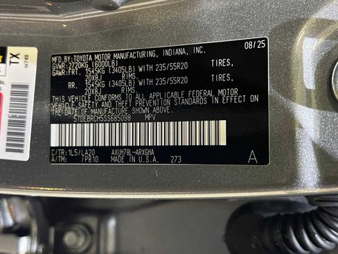 Certified 2025 Toyota Highlander Platinum image 28