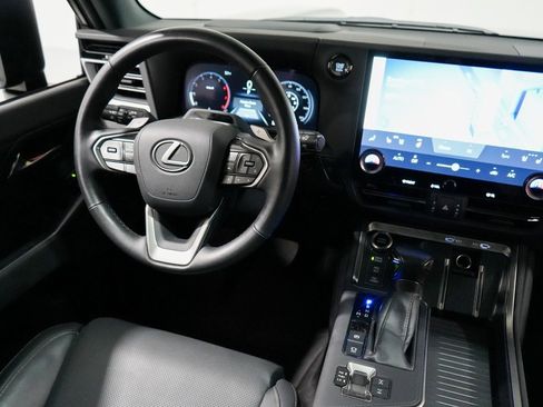 Used 2024 Lexus GX 550 image 11