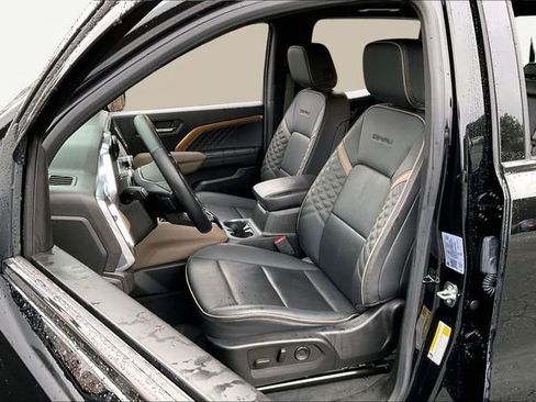 Used 2023 GMC Canyon Denali image 15