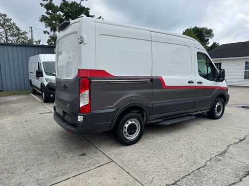 Used 2018 Ford Transit 250 130 Medium Roof RWD image 14