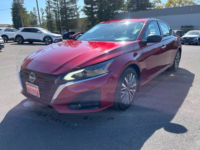 Used 2024 Nissan Altima 2.5 SV FWD image 8