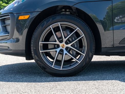 Certified 2025 Porsche Macan AWD/4WD image 11