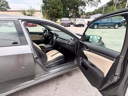 Used 2018 Honda Civic EX image 15