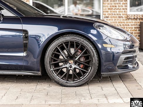Used 2018 Porsche Panamera 4 image 10