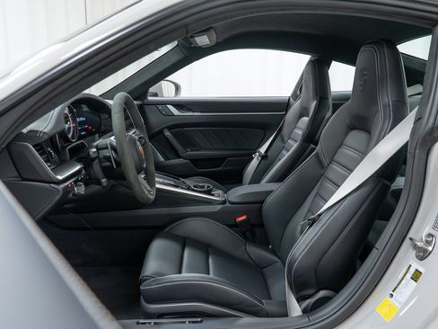 Used 2025 Porsche 911 Turbo S AWD/4WD image 18