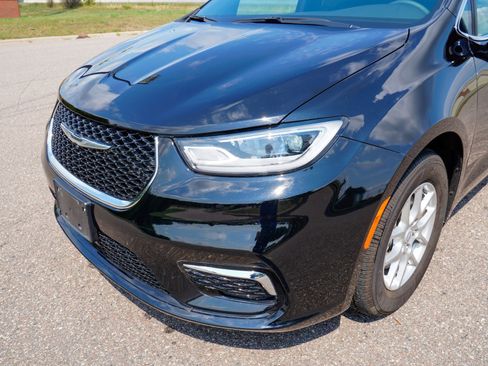Used 2026 Chrysler Pacifica Select FWD image 25