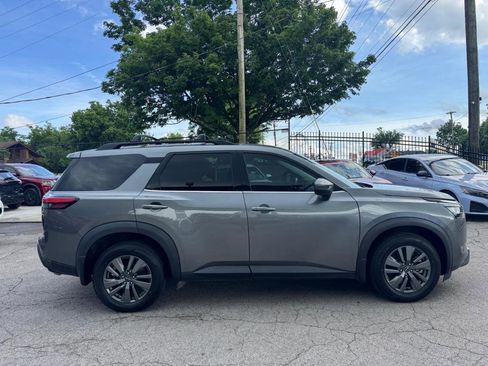 Used 2023 Nissan Pathfinder SV FWD image 5